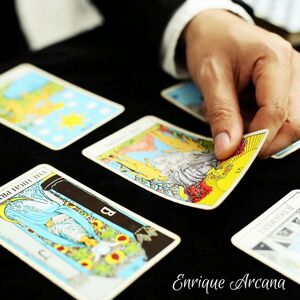 Lecturas de Tarot y Oráculos - Descubre tu Camino Interior